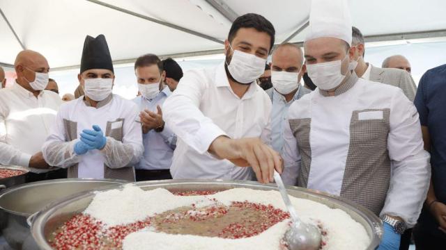 Kağıthanede 20 bin vatandaşa aşure ikram edildi