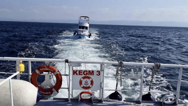 Büyükada açıklarında sürüklenen tekne kurtarıldı