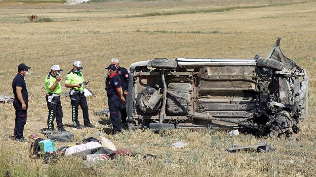 Tatile giderken kaza yaptılar: 4 ölü, 10 yaralı