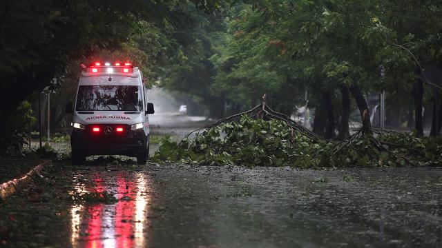 Meksikada tropik fırtına 8 can aldı