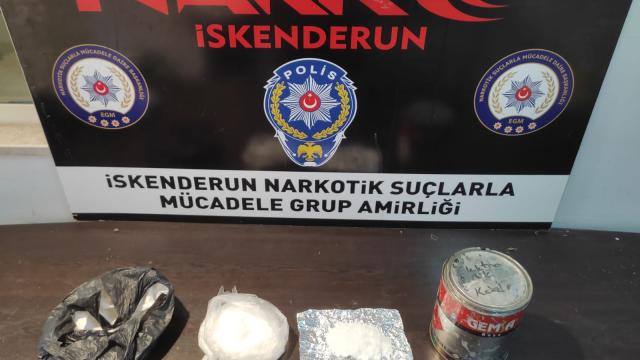 Hatayda uyuşturucu operasyonunda yakalanan iki şüpheliden biri tutuklandı