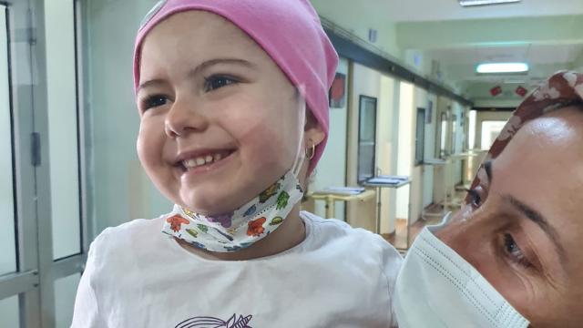 6 yaşındaki lösemi hastası, koronavirüse yenik düştü
