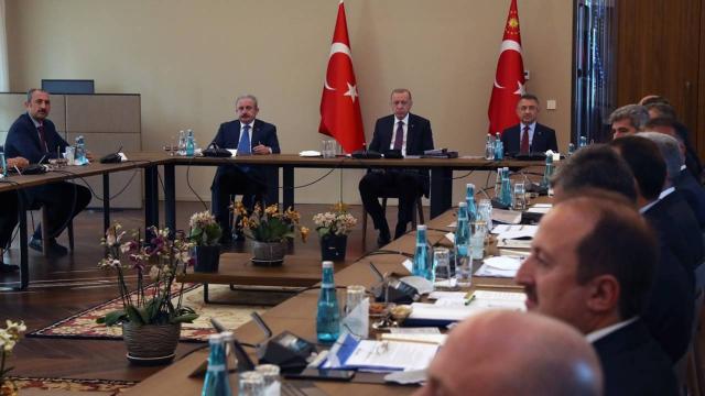 Cumhurbaşkanı Erdoğan, Ahlatta valilerle bir araya geldi