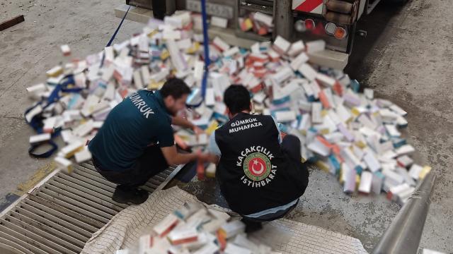 Sarp Sınır Kapısında kaçak sigara tütünü operasyonu