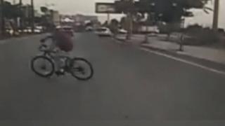 Köpeklerin saldırısına uğrayan çocuk otomobilin altında can verdi