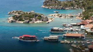 Doğal güzellikleriyle büyüleyen Kekova'ya ziyaretçi akını