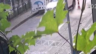 Ters kapana giren onlarca aracın lastiği patladı