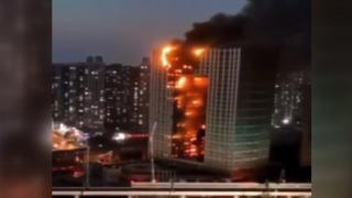 Çin'de çok katlı binada yangın