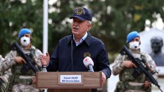 Bakan Akar Yunanistan sınırında