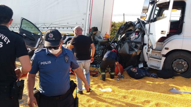 Manisada zincirleme trafik kazası: 3 ölü, 5 yaralı