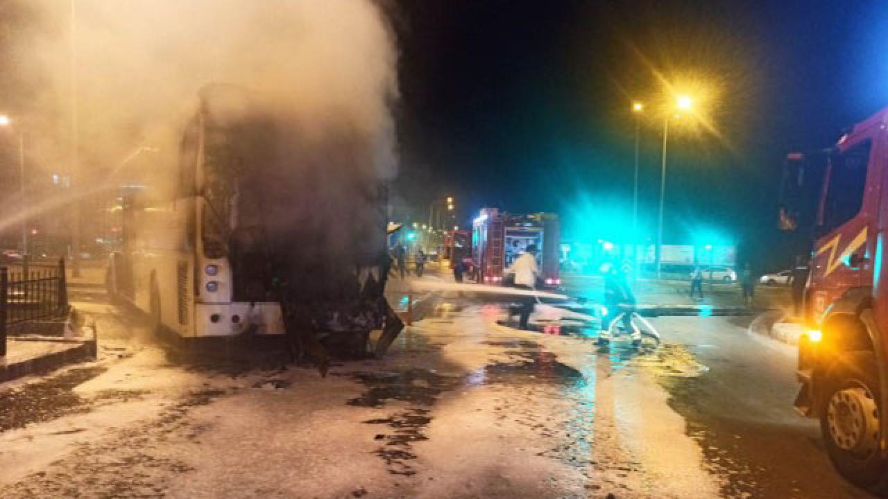 Alevlere teslim olan otobüs kullanılamaz hale geldi