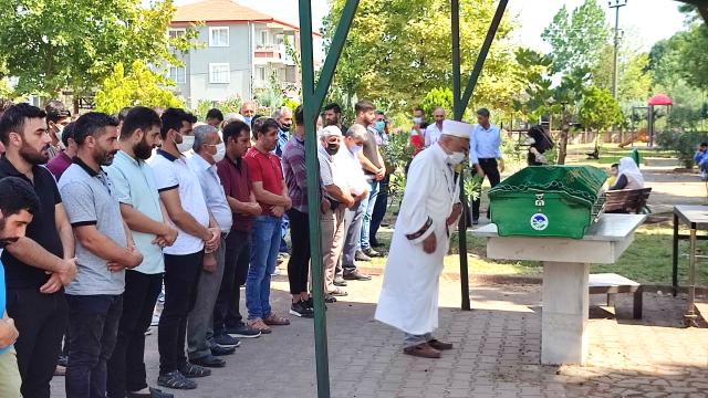 Deniz kenarında hareketsiz halde bulunan çocuk toprağa verildi
