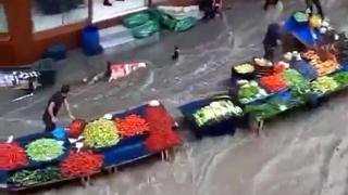 Tekirdağ’ı sağanak vurdu: Pazar alanı göle döndü