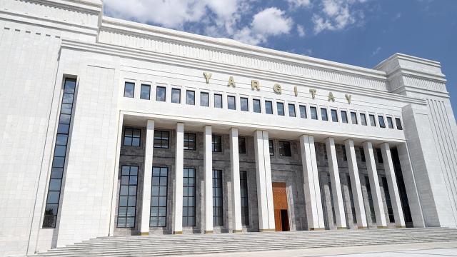 Yargıtay, "ne biçim avukat, iş bilmiyor" sözünü hakaret saymadı
