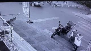 Kazada savrulan motosiklet bebek arabasına çarptı