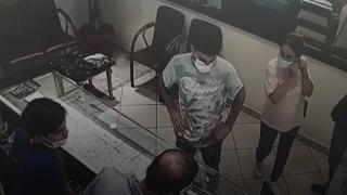 Kuyumcudan bileziği alıp kaçtı