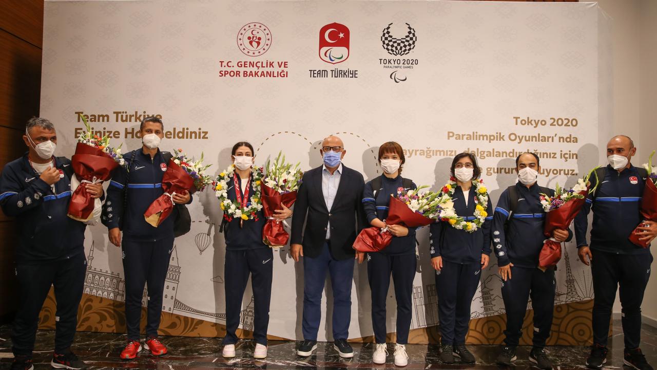 Ahmet Ağaoğlu: "Ülke olarak onlara şükran borçluyuz"