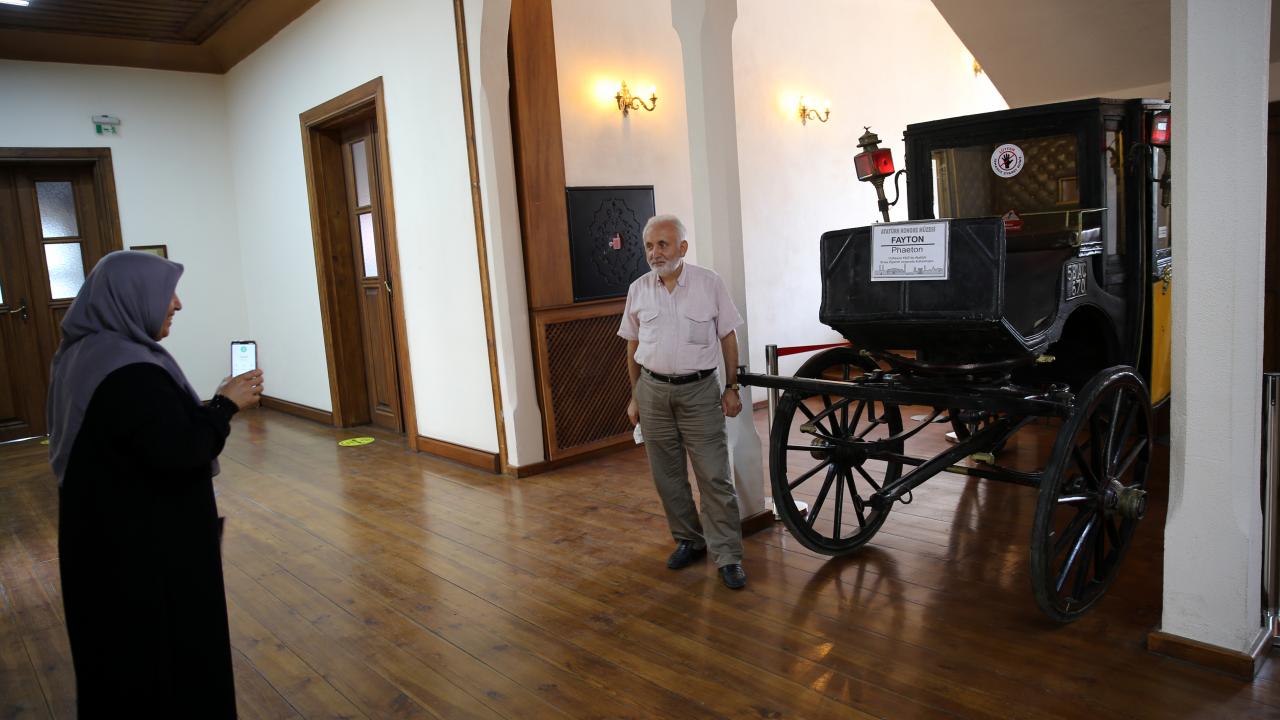 "Ziyaretçiler duygularına hakim olamıyor"