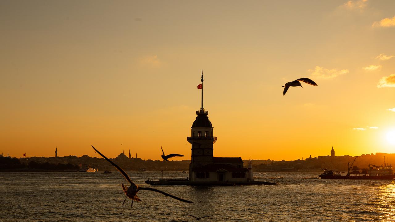 Kız Kulesi`nin önemli bir anıt eser olduğuna da değinen Mehmet Nuri Ersoy, 