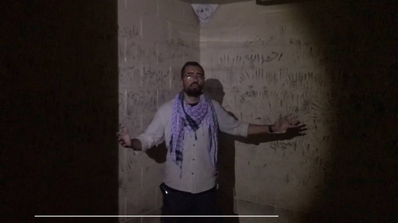 Bazı hücrelerin duvarlarında el izleri var