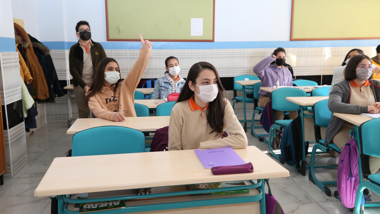 Okul ders saatlerinde öğrenciler arasındaki sosyal mesafenin sağlanmasında ve okulların temizliğinde kriterler neler olacak?