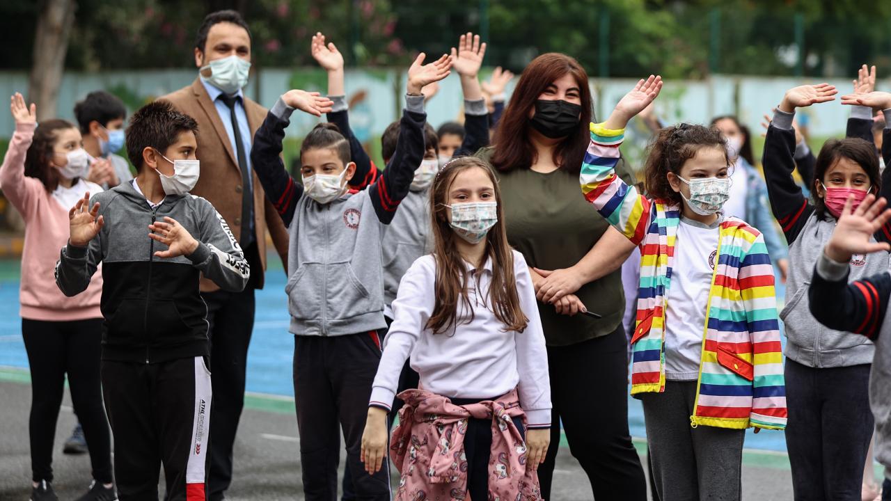 Okulun başlangıcında velilere olası hastalık durumunda bilgi paylaşabilmeleri için Bilgilendirme Formu verilecek. Bu bilgi formu bir taahhütname midir?