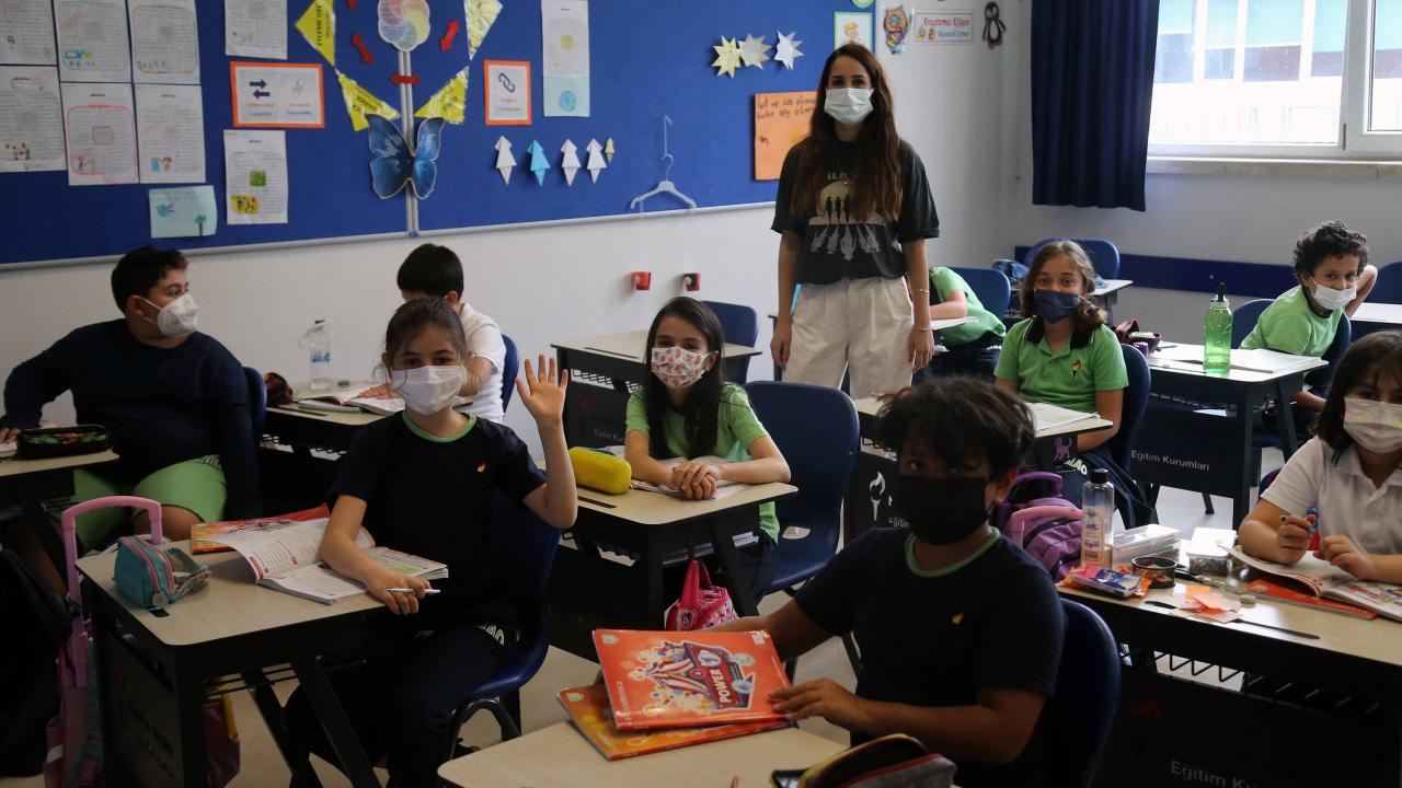 Eğitim personelinden de düzenli PCR testi istenecek