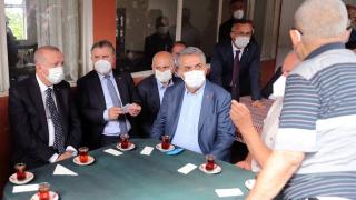 Cumhurbaşkanı Erdoğan vatandaşlarla mahalle kıraathanesinde çay içti