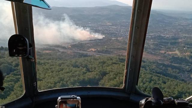 İzmirde ağaçlık alanda çıkan yangın kontrol altına alındı