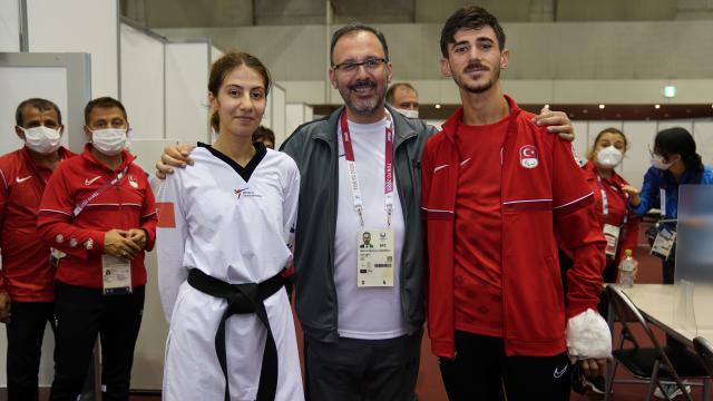 Bakan Kasapoğlu, milli para tekvandocuları tebrik etti