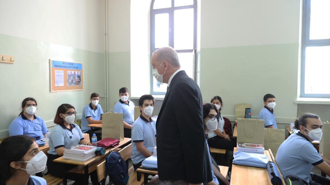 "Salgına karşı en etkili silahımız olan aşıyı da değerlendirmemiz şarttır"