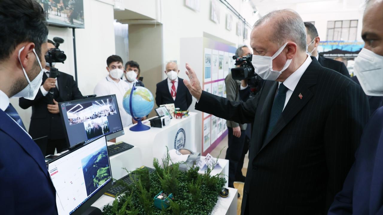 "İmam hatip okullarını ve meslek liselerini diğer okullarımızla eşit hale getirdik"