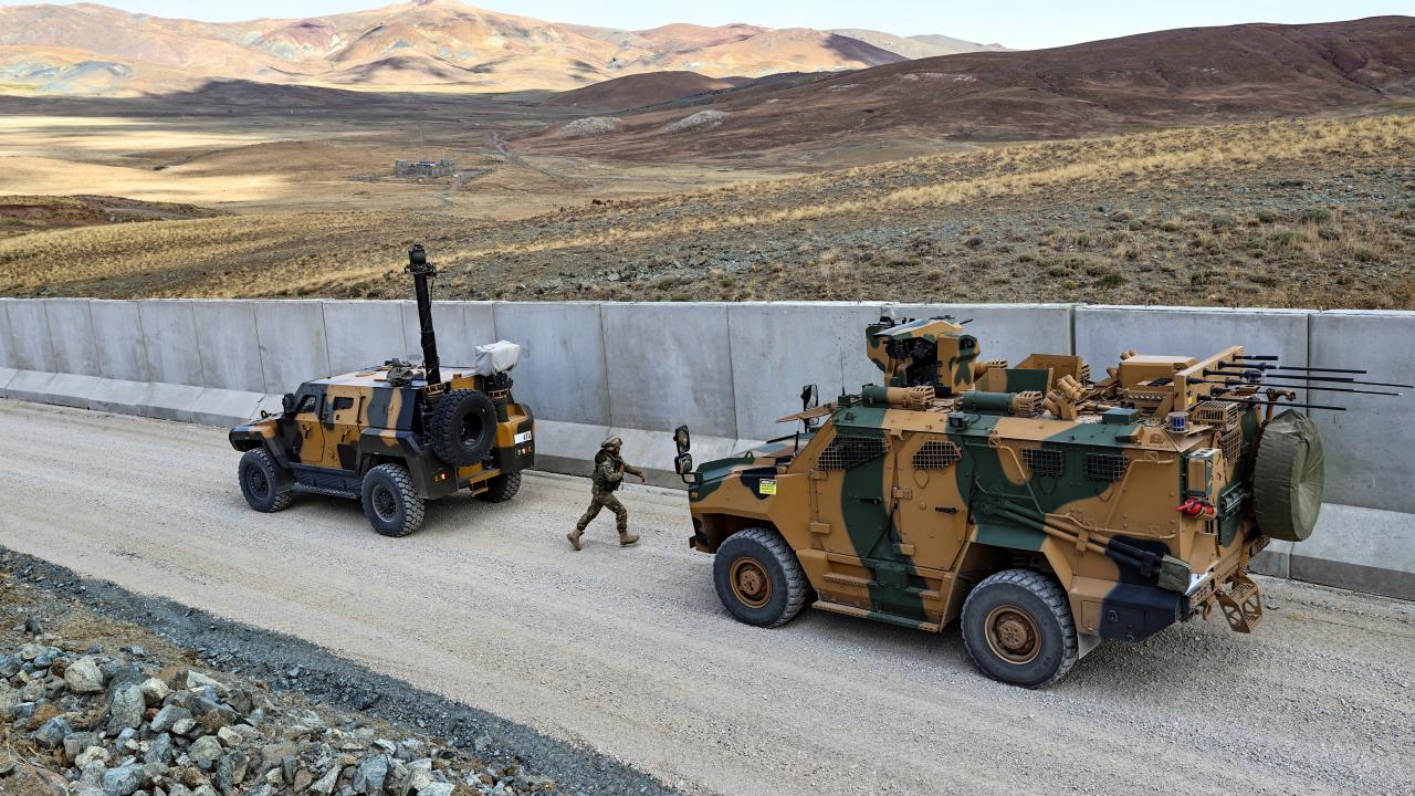  Yakaladığımız göçmenlerin geri gönderme merkezinde işlemlerini yapıyoruz. 