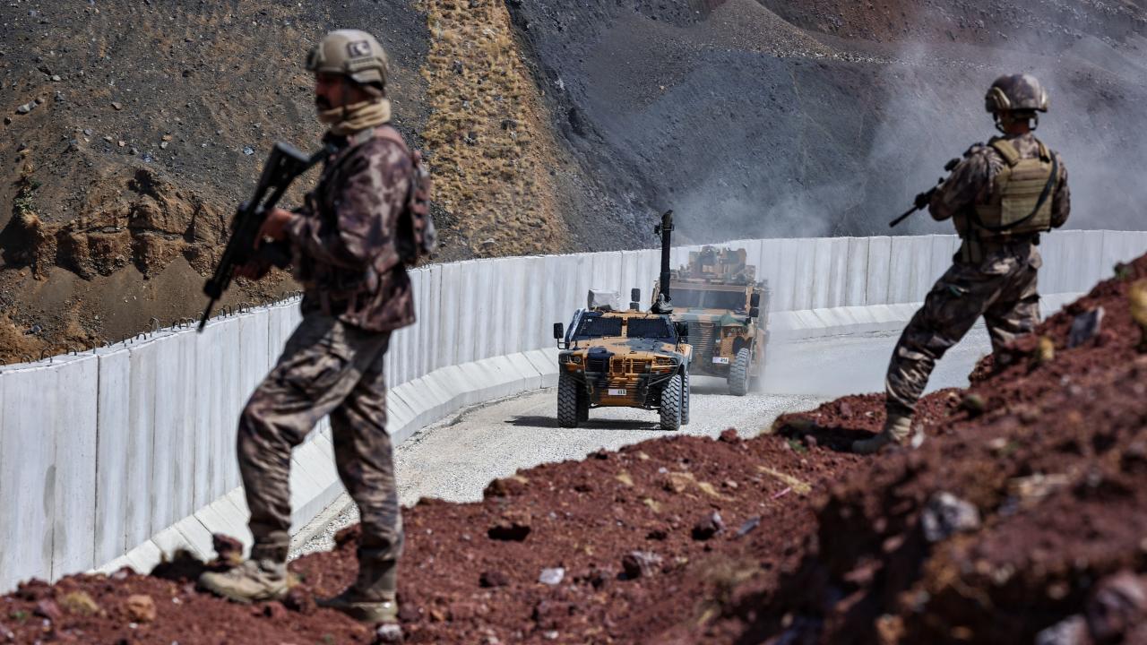 Van Gölü`nde de düzensiz göçle mücadele ediliyor