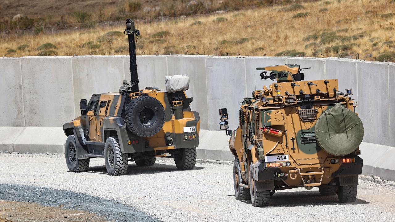 Bu kapsamda da İçişleri Bakanlığımızın talimatlarıyla Sahil Güvenlik Bot Komutanlığının kurulması sağlandı.