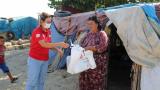 Adana'da mevsimlik tarım işçilerine giyim, gıda ve hijyenik ürün yardımı yapıldı