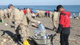 Kastamonu'da seli ardından jandarma ekipleri sahili temizledi
