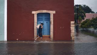 Meksika'da sel: Su basan hastanedeki 16 hasta öldü