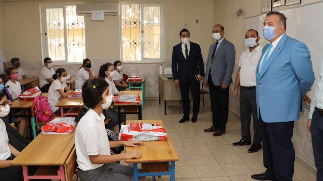 Mersin Milli Eğitim Müdürü Adem Koca, kentteki okulları ziyaret etti
