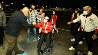 Tokyo'da yarışan son kafile yurda döndü