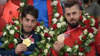 Öztürk kardeşlere coşkulu karşılama