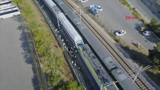 İstanbul'da faciadan dönüldü: ADA treni YHT'ye çarptı
