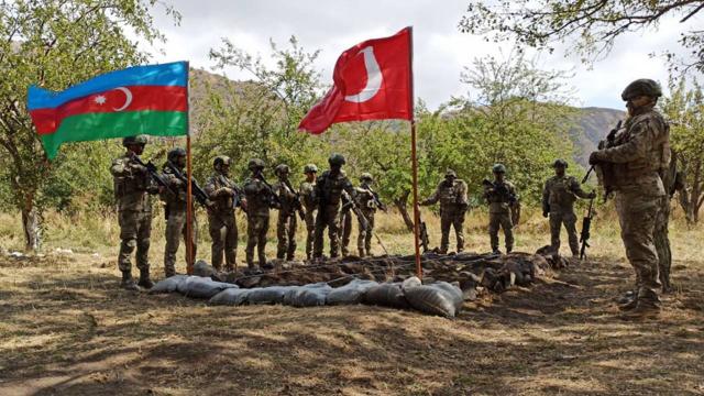Türkiye ve Azerbaycandan Laçında ortak askeri tatbikat