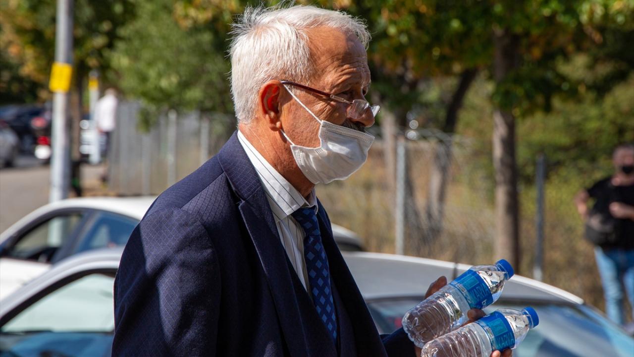 Vatandaşlar ona selam vermeden geçmiyor