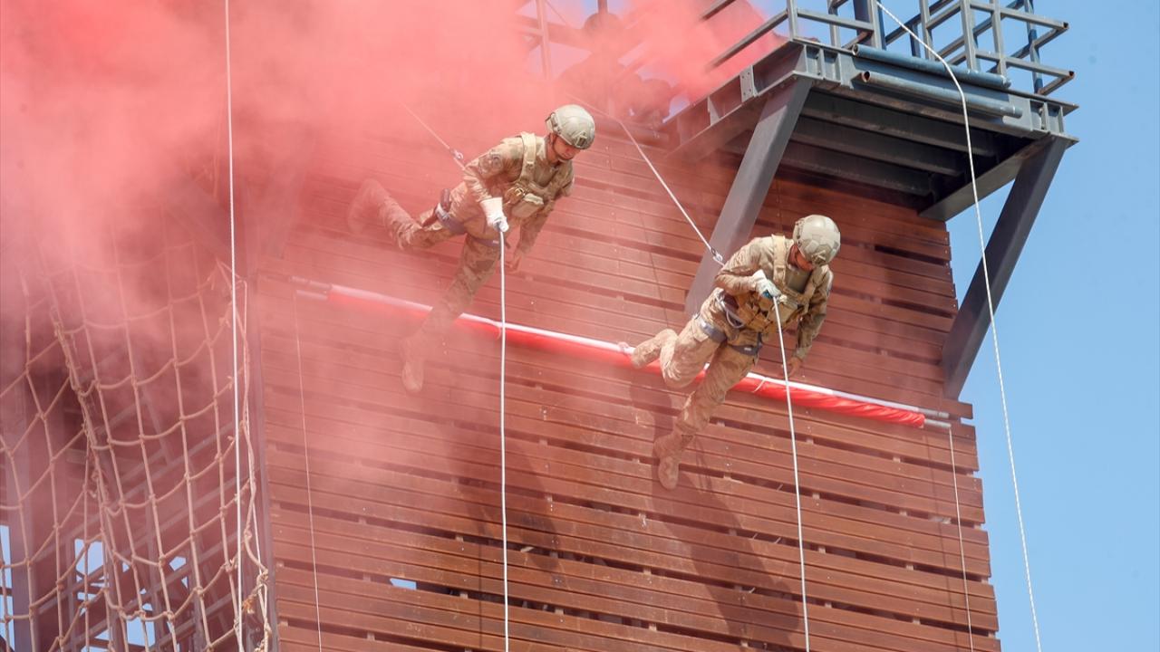 Nefes kesen gösteriler