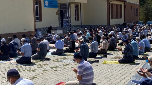 Beyşehirde çiftçiler yağmur duasına çıktı