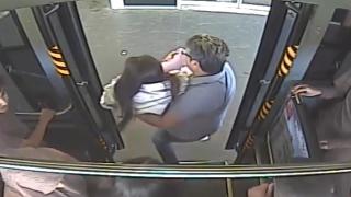 Otobüs şoförü baygınlık geçiren genç kızı hastaneye yetiştirdi