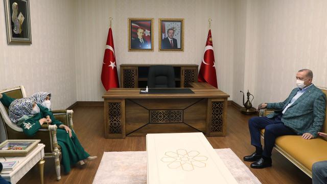 Cumhurbaşkanı Erdoğan siyam ikizleriyle bir araya geldi