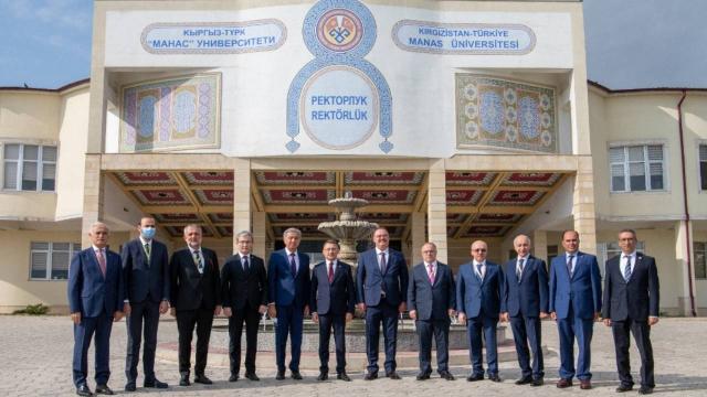 Cumhurbaşkanı Yardımcısı Fuat Oktay Manas Üniversitesini ziyaret etti