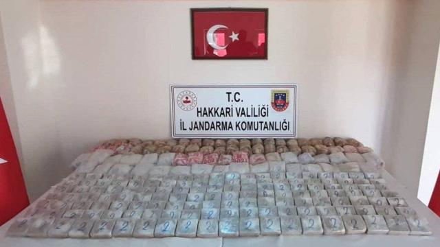 Hakkaride araziye gömülü 160 kilo eroin ele geçirildi